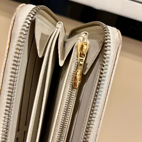 Louis Vuitton monogram venis patent leather 2004 zipper wallet - Picture 6 of 7